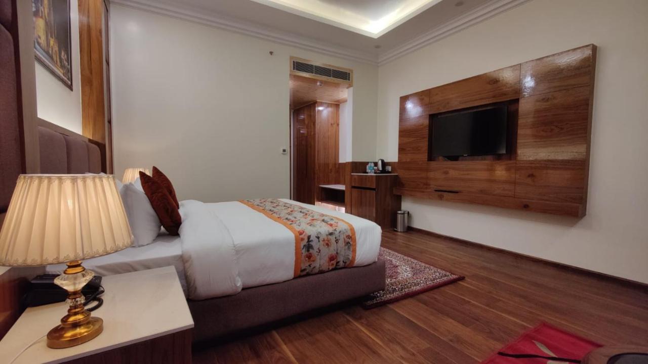 Hotel Woodpark Shimla Exteriör bild