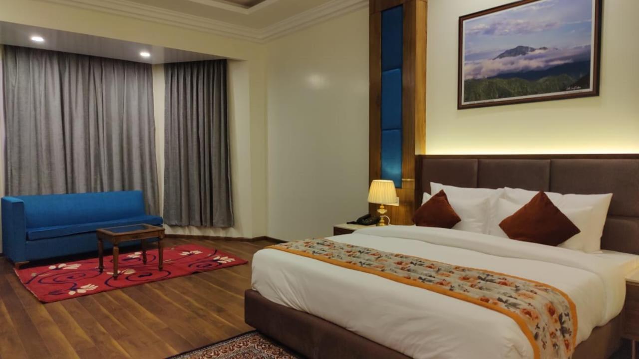 Hotel Woodpark Shimla Exteriör bild