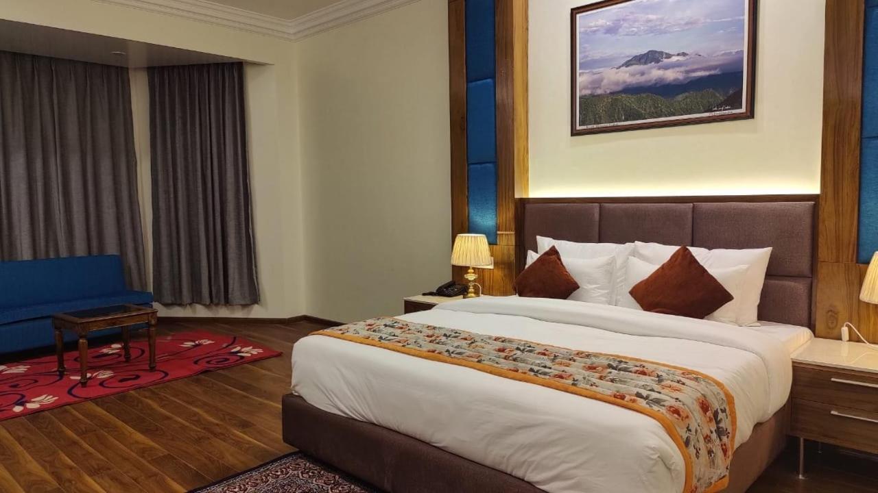 Hotel Woodpark Shimla Exteriör bild