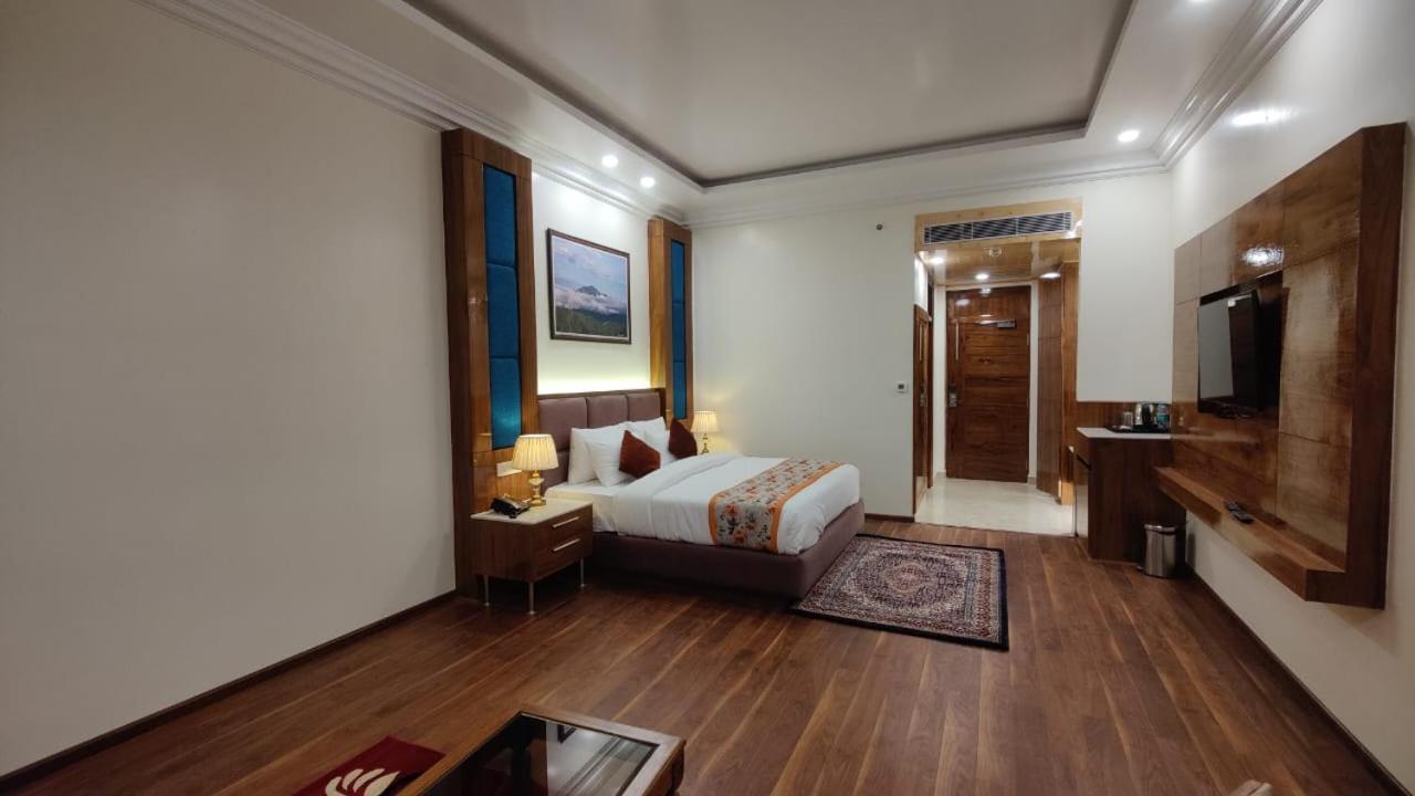 Hotel Woodpark Shimla Exteriör bild