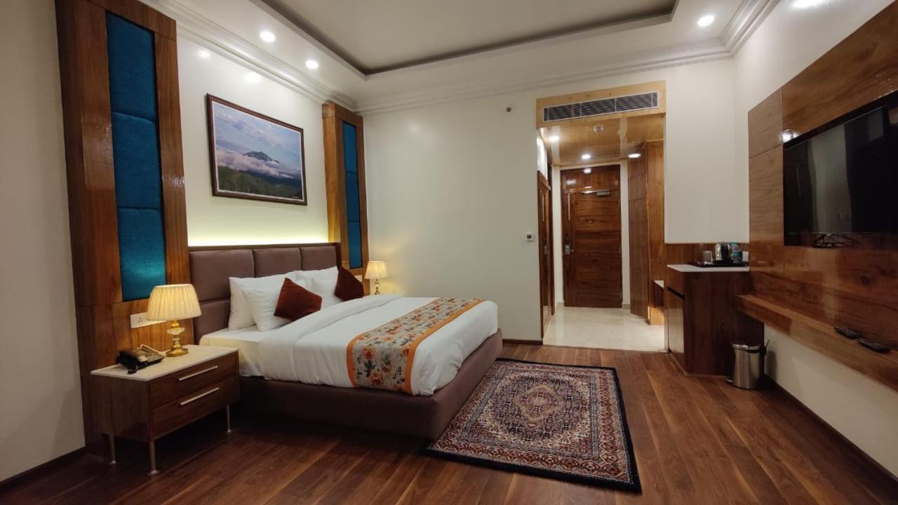 Hotel Woodpark Shimla Exteriör bild