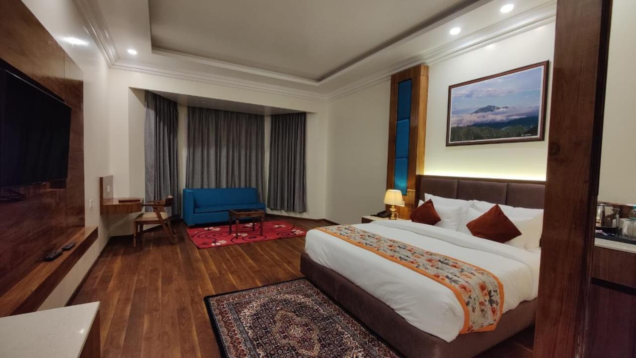 Hotel Woodpark Shimla Exteriör bild
