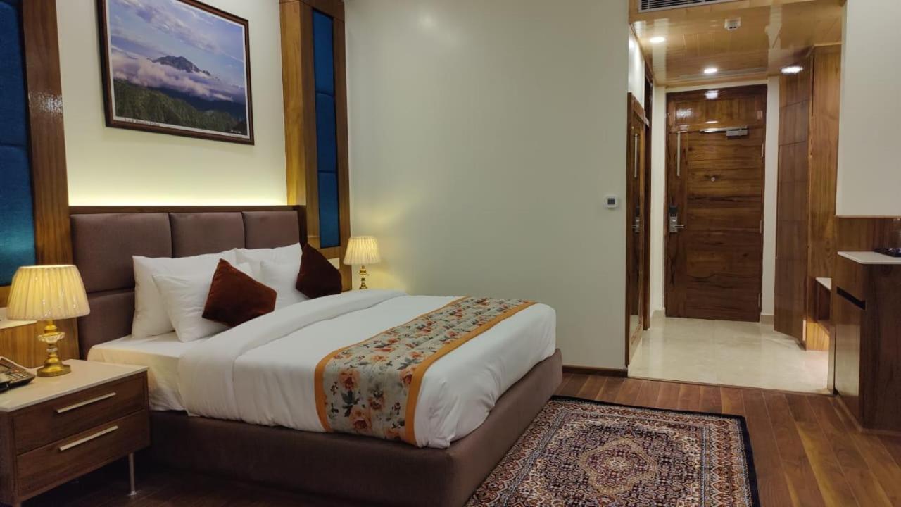 Hotel Woodpark Shimla Exteriör bild