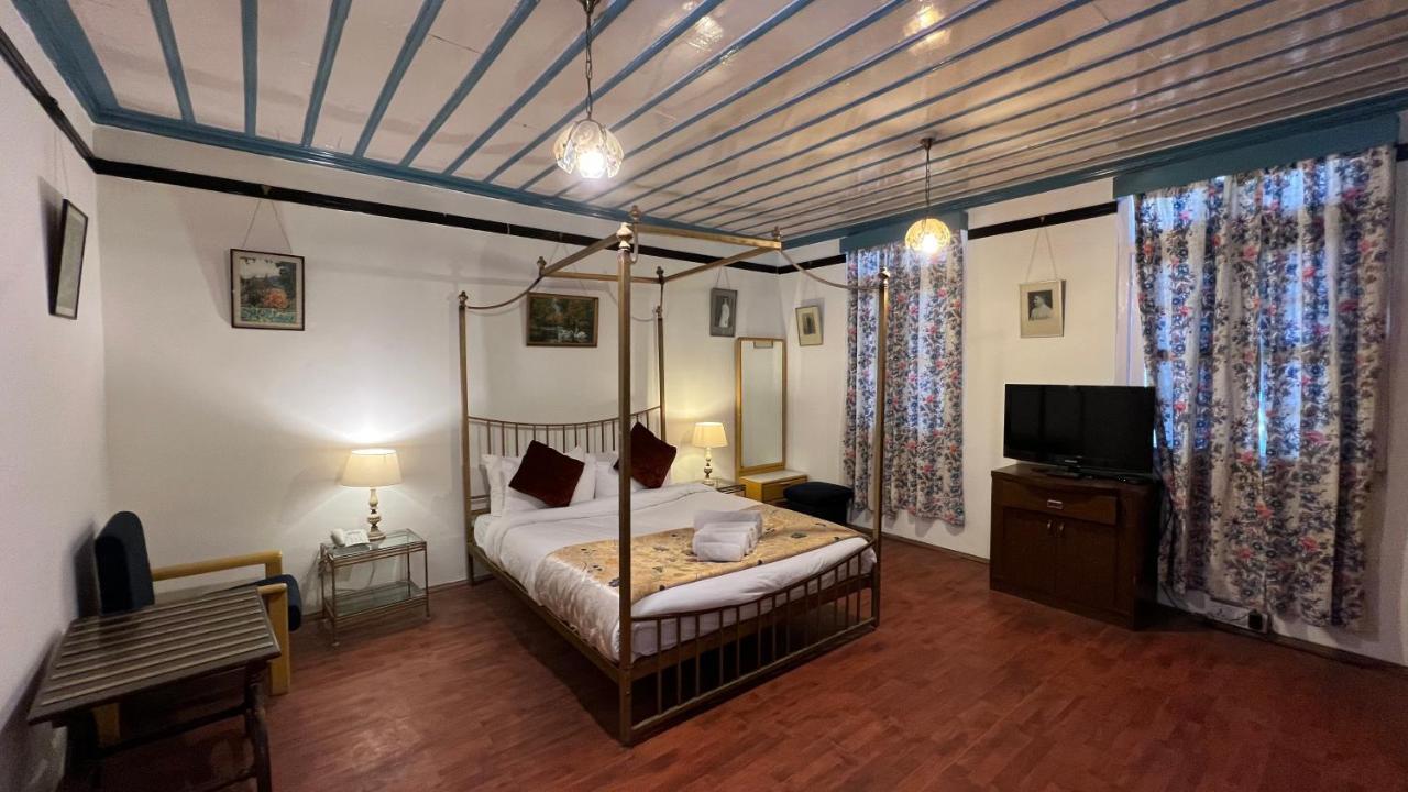 Hotel Woodpark Shimla Exteriör bild