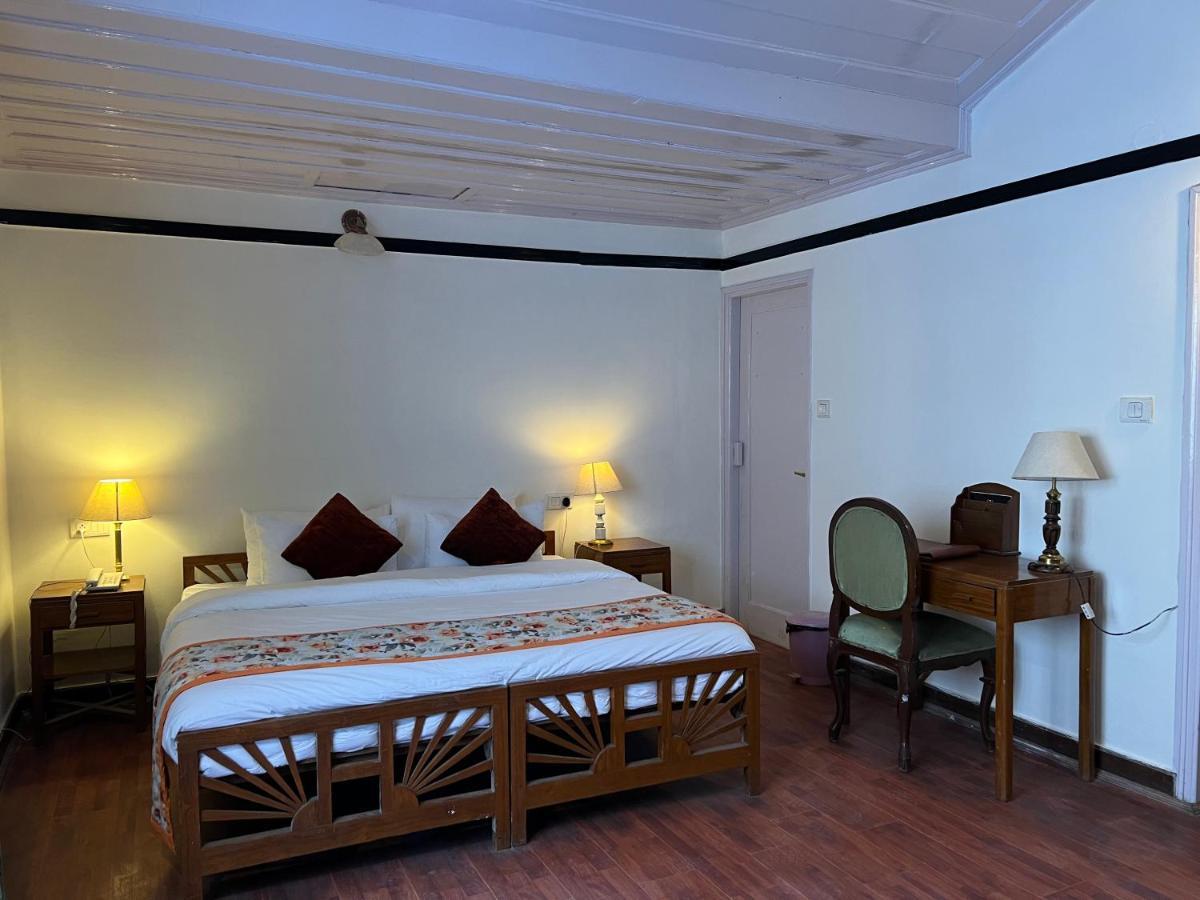 Hotel Woodpark Shimla Exteriör bild