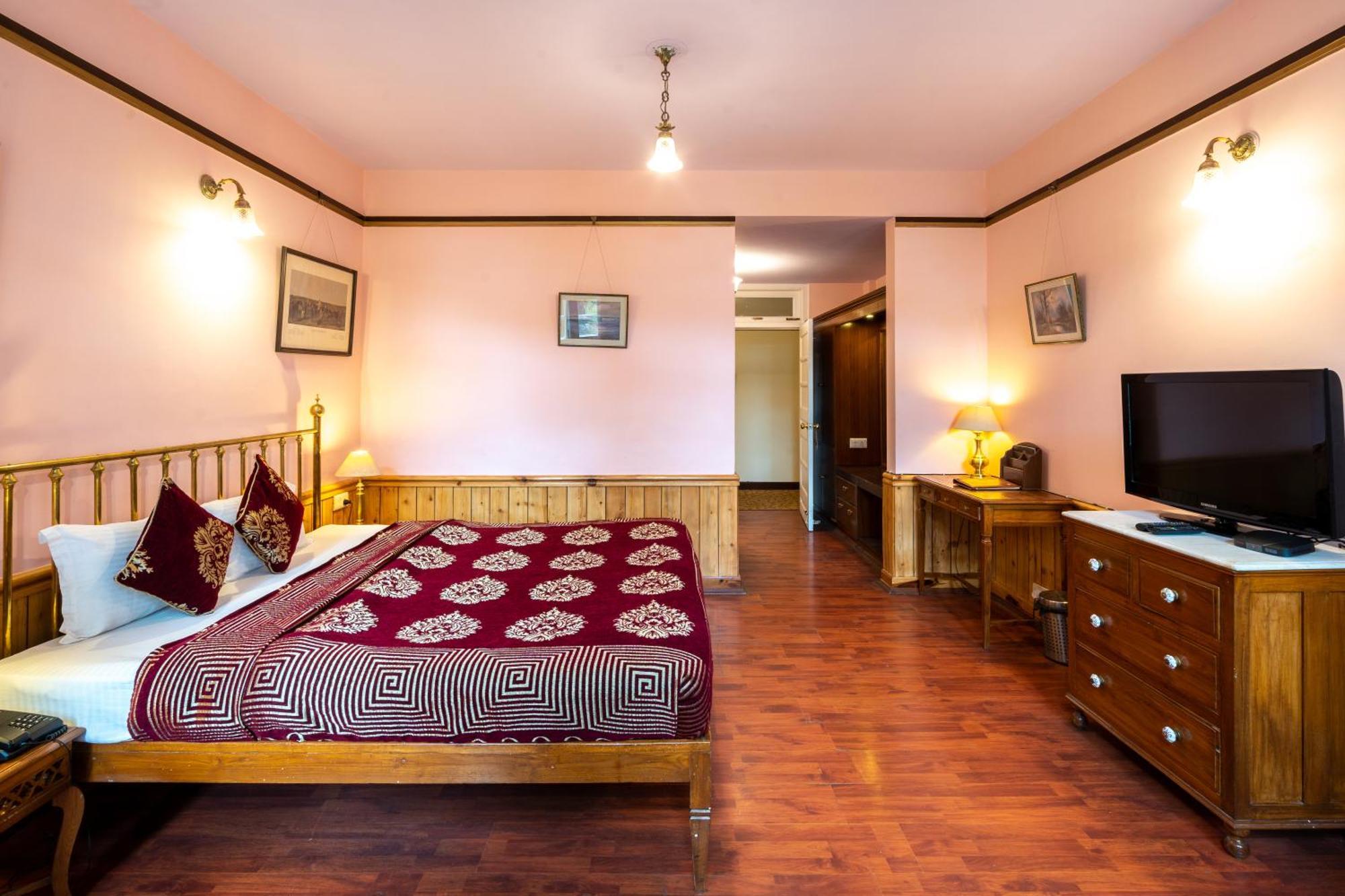 Hotel Woodpark Shimla Exteriör bild