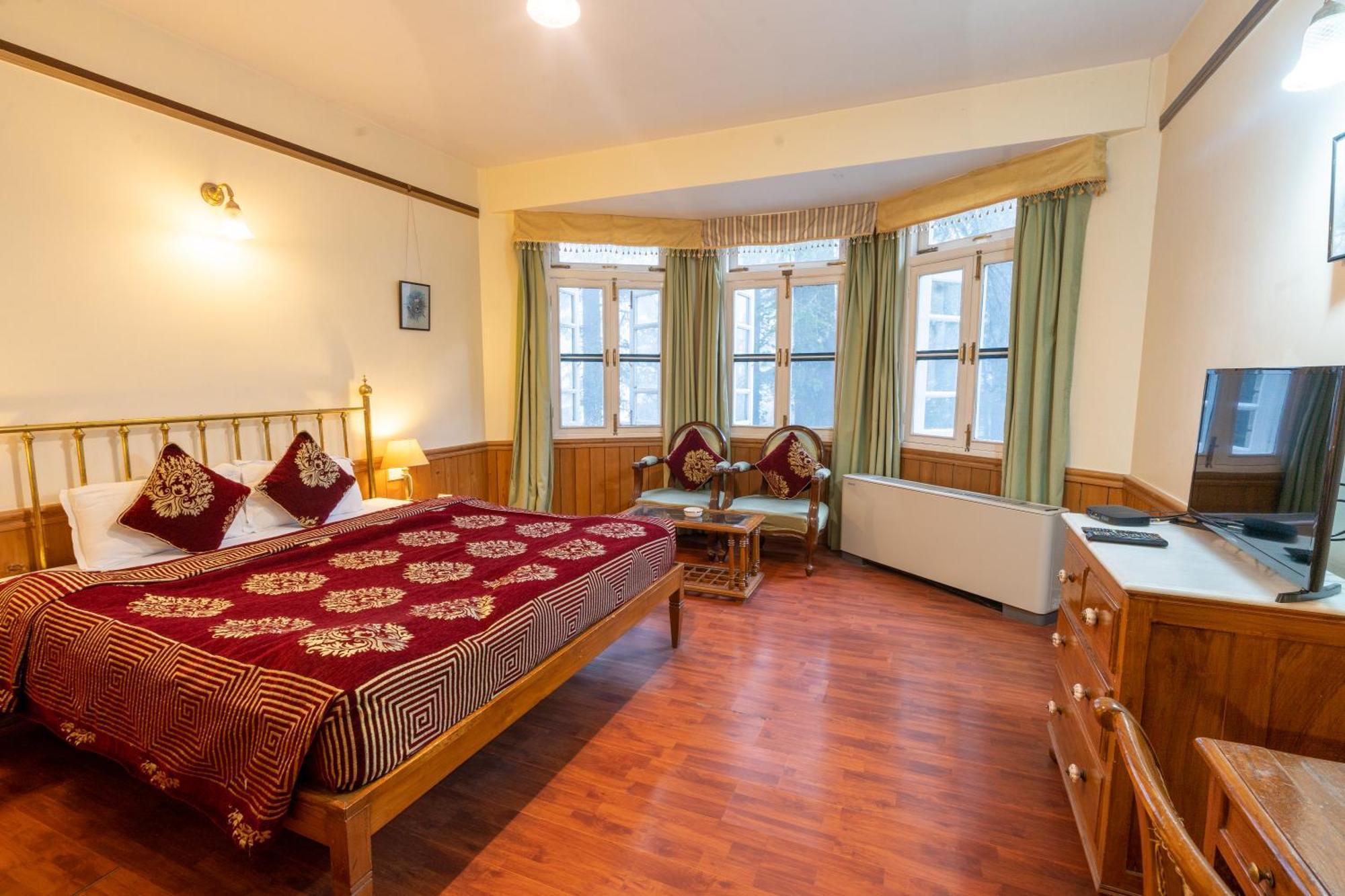 Hotel Woodpark Shimla Exteriör bild